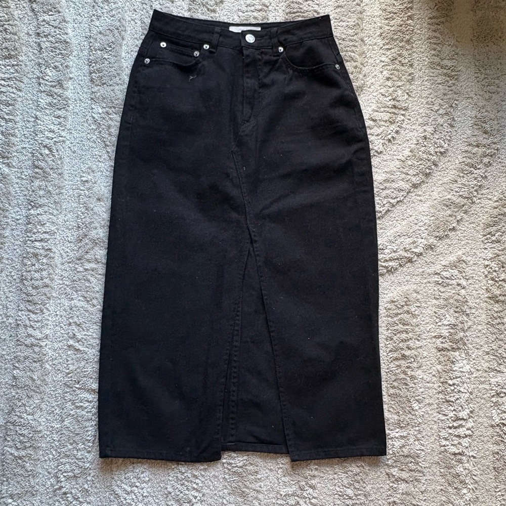 Gorgeous Black Front Slit Denim Midi Skirt